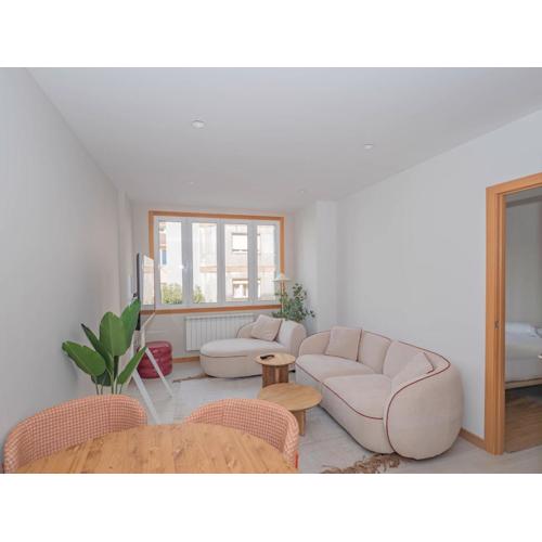 E1, 2 bedrooms, terrace, downtown, free parking