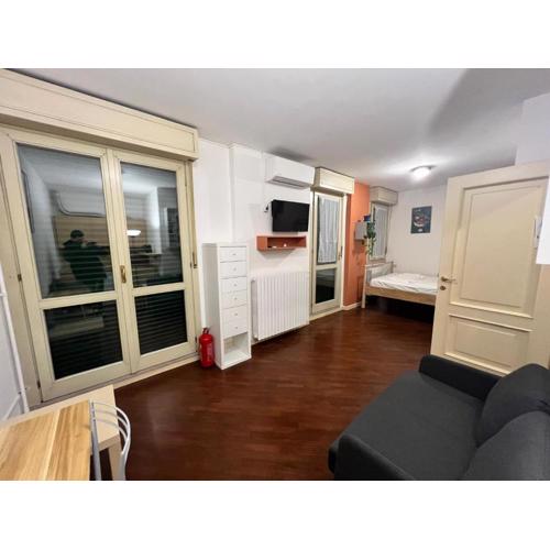 Easy Station Apartment