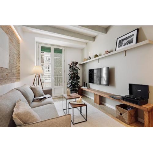 Ebre - 1 bedroom and balcony in Eixampre Esquerre