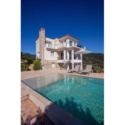 Eden Hill Luxury Villa with Pool in Monemvasia