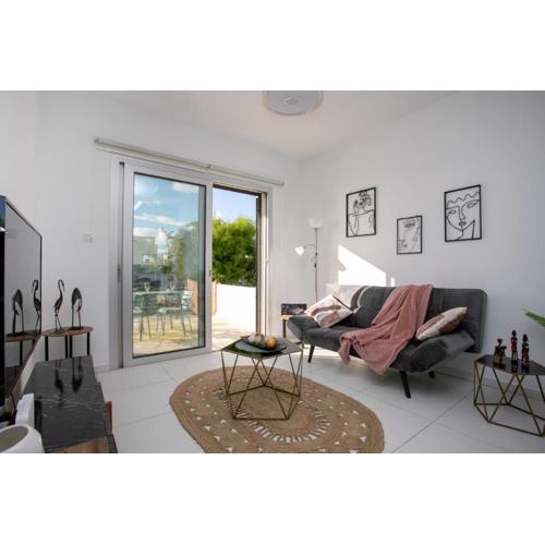 EDEN-Perfect Location, Sea View, Stylish Apartment