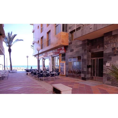 Edificio 1º línea de playa, en paseo marítimo de Torrevieja, Alicante, Costa Blanca