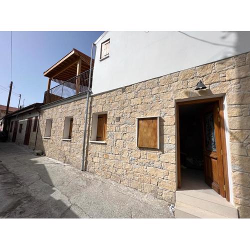 Eftis - Renovated Traditional House