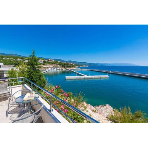 Einzigartiges Apartment direkt am Privatstrand mit privatem Balkon, Klima, Meerblick, WiFi