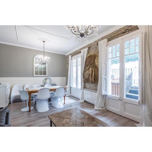 Eixample 3BD Apartment with Private Terrace