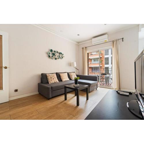 Eixample Ac, Sunlit Balcony & Prime Location