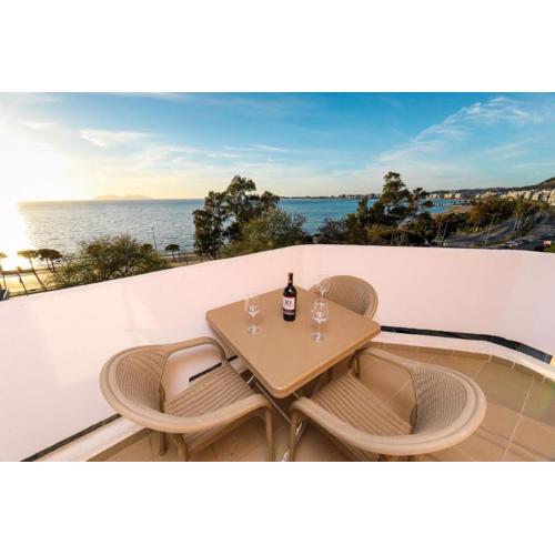 EJ Beachfront Luxury Apartment