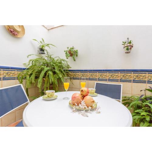 El Carmen con patio y parking