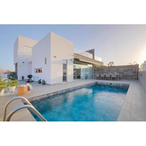 El Duque Modern Villa With Pool
