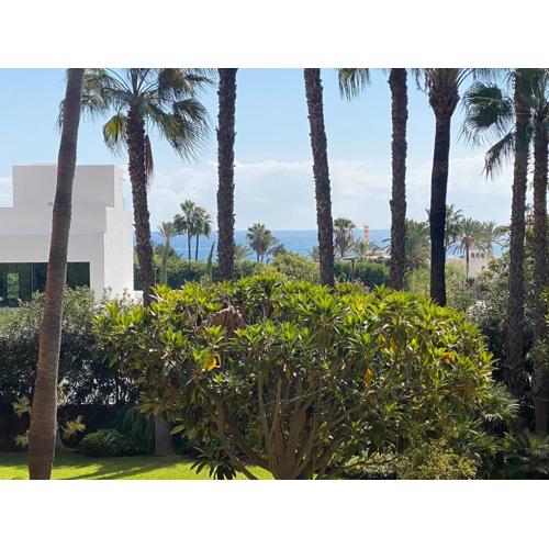 El Oasis de Marbella with Sea View