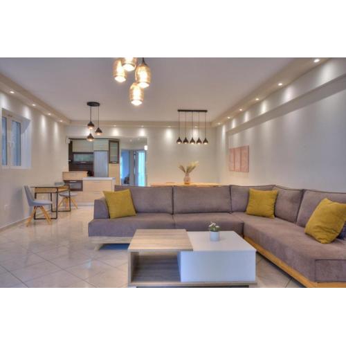 Elegant 2-Bedroom Apartment with Sea View, 100m2