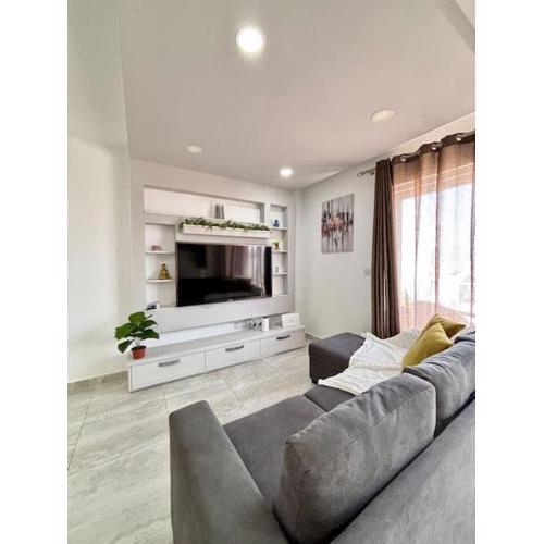 Elegant 2 Bedroom Penthouse in St Julians STJ411