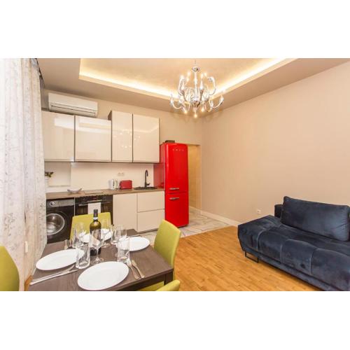Elegant 2bdr Apartment with a Balcony