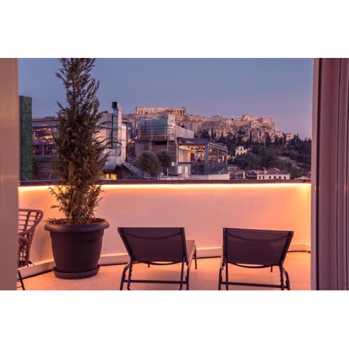 Elegant 2BR with Jacuzzi & Acropolis View