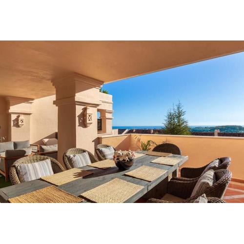 Elegant 3 Bed Apartment with Sea View in Nueva Andalucia