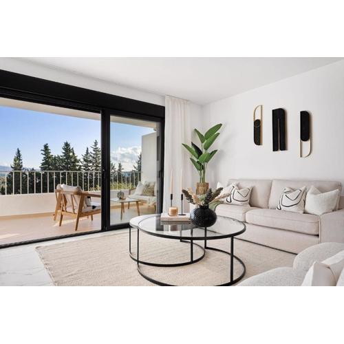 Elegant 3 bedroom apartment with sea and mountain views