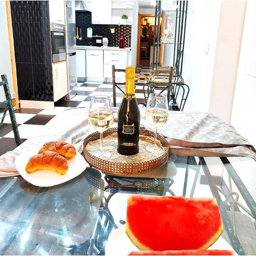 ELEGANT 3 BEDROOMS, Wifi free