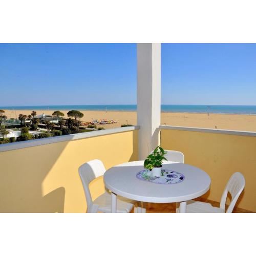 Elegant and bright studio apartment near the beach