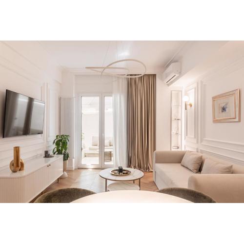 Elegant apartment a breath away from the Acropolis