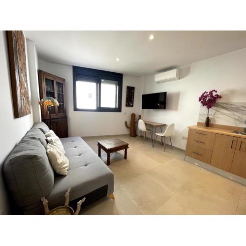 Elegant apartment, central, pool and parking