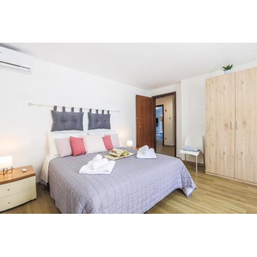 Elegant Apartment: [Free Netflix, Wi-Fi & Parking]