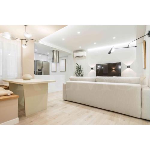 Elegant apartment in historic center by REMS