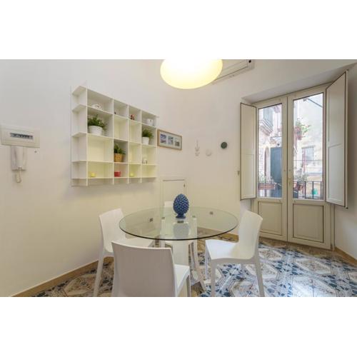 ELEGANT APARTMENT IN TAORMINA