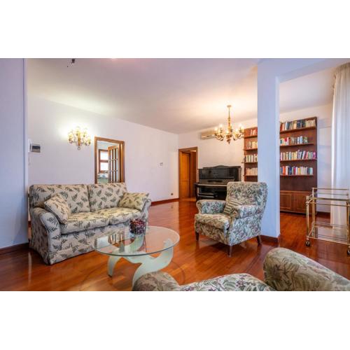 Elegant Apartment, Pisa