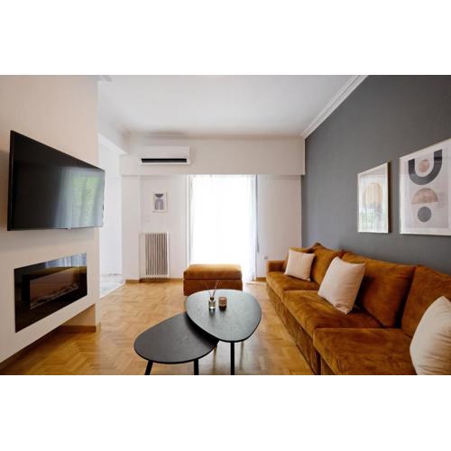 Elegant Big Apartment in Athens Center With Balcony
