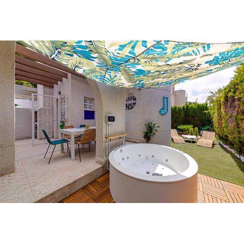 Elegant Bungalow With Jacuzzi