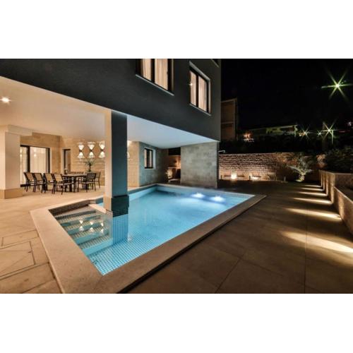 Elegant Cozy Villa With Beautiful Features