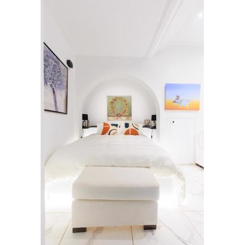 Elegant escapes plaka