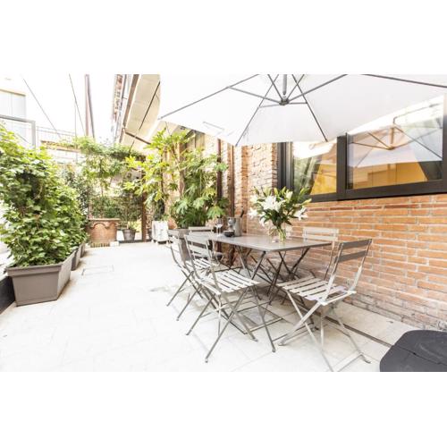 Elegant Fornasa Vecia, canal view with a beautiful garden R&R