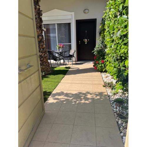 Elegant Glyfada Apartment-private Garden-Near METRO