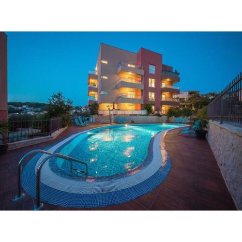 Elegant Hideaway Apartment with Pool