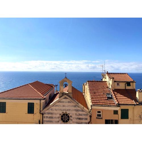 Elegant historic apartment with stunning sea view