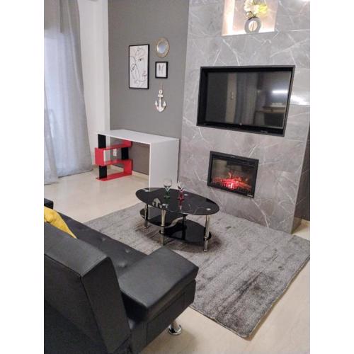 Elegant Minimalistic Downtown Apartment!