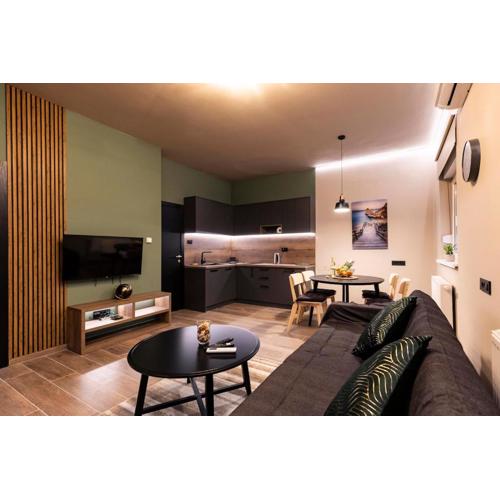 Elegant Noir APT, 1BDR