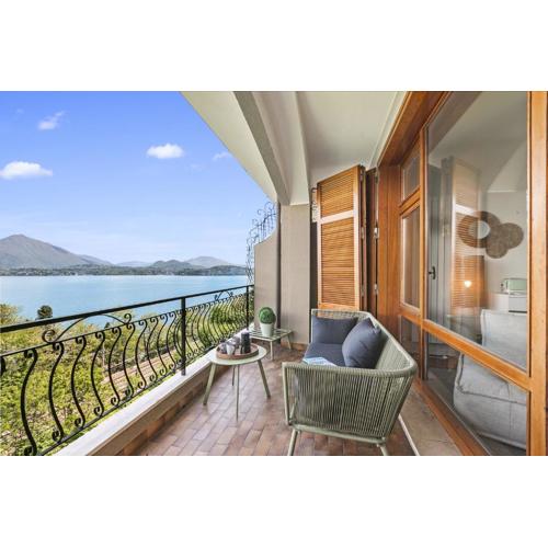 Elegant Panorama Lake View With Pool - Happy Rentals