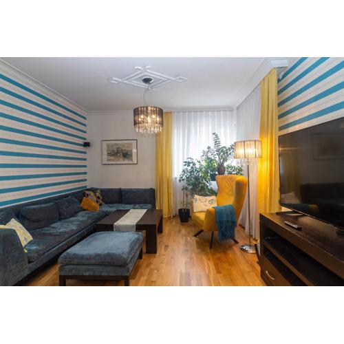 Elegant & Spacious Apartment Near NDK