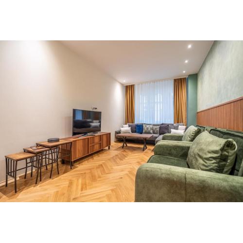 Elegant & Stylish 2-Bedroom Apartment