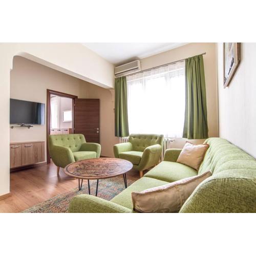Elegant & Stylish 2 Bedroom Top Central Apartment