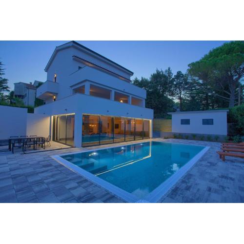 Elegant Villa Chiara with pool