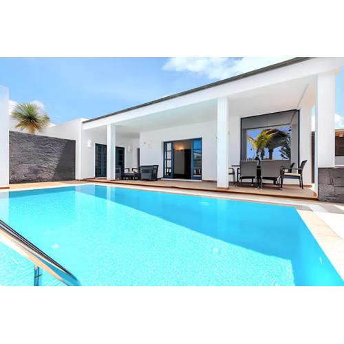 Elegant Villa near Playa Blanca, private pool, garden.