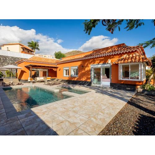 Elegant Villa Paola Private Heated Pool