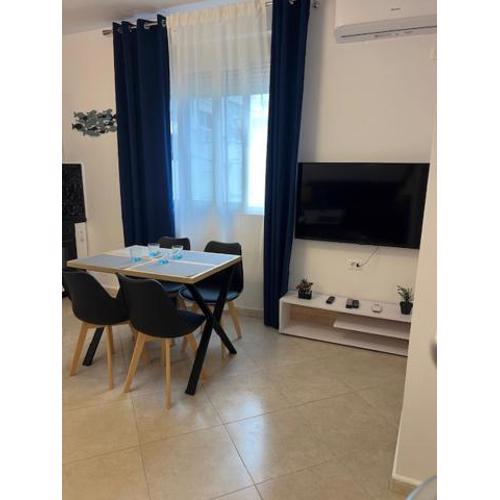 Elegante Apartment Center