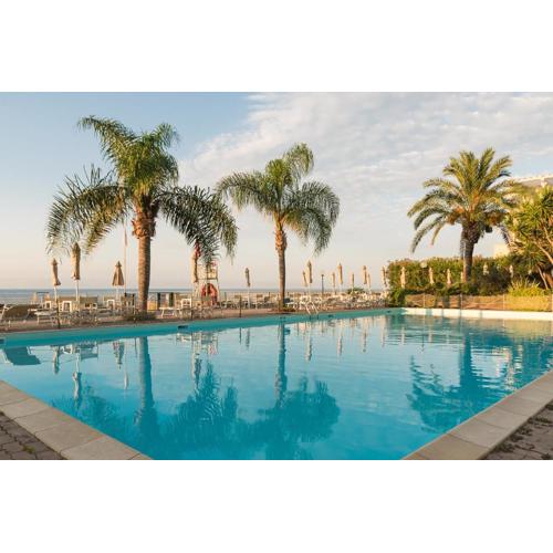 Elegante Appartamento con Piscina - Wi-Fi & Box Privato