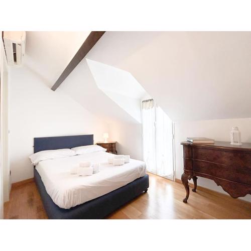 [Elegante mansarda] 300mt dal mare - Centro - WiFi