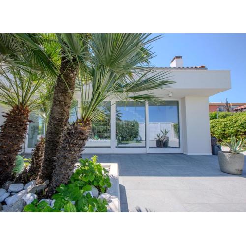 Elegante Villa Am Strand, Jacuzzi Und Garten