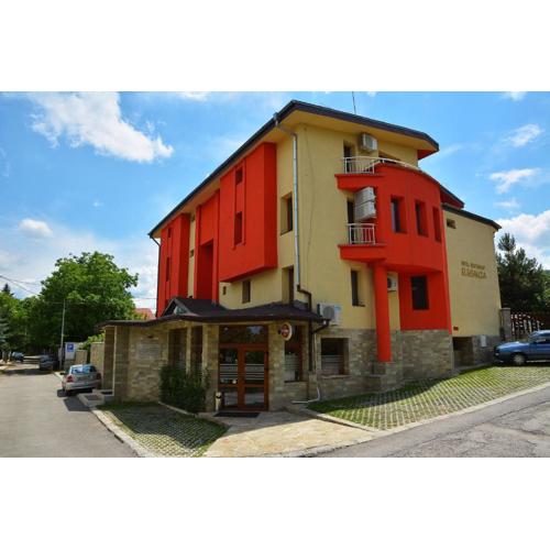 Eleganza Family Hotel - Free Parking